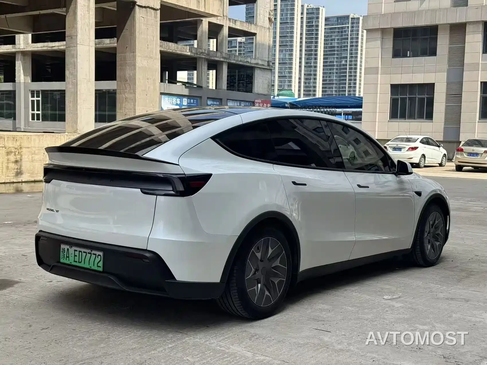 Tesla Model Y L 2025 Facelift Long Range AWD — фото 7