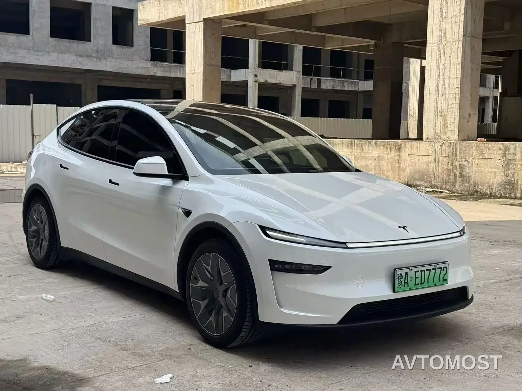 Tesla Model Y L 2025 Facelift Long Range AWD — фото 8