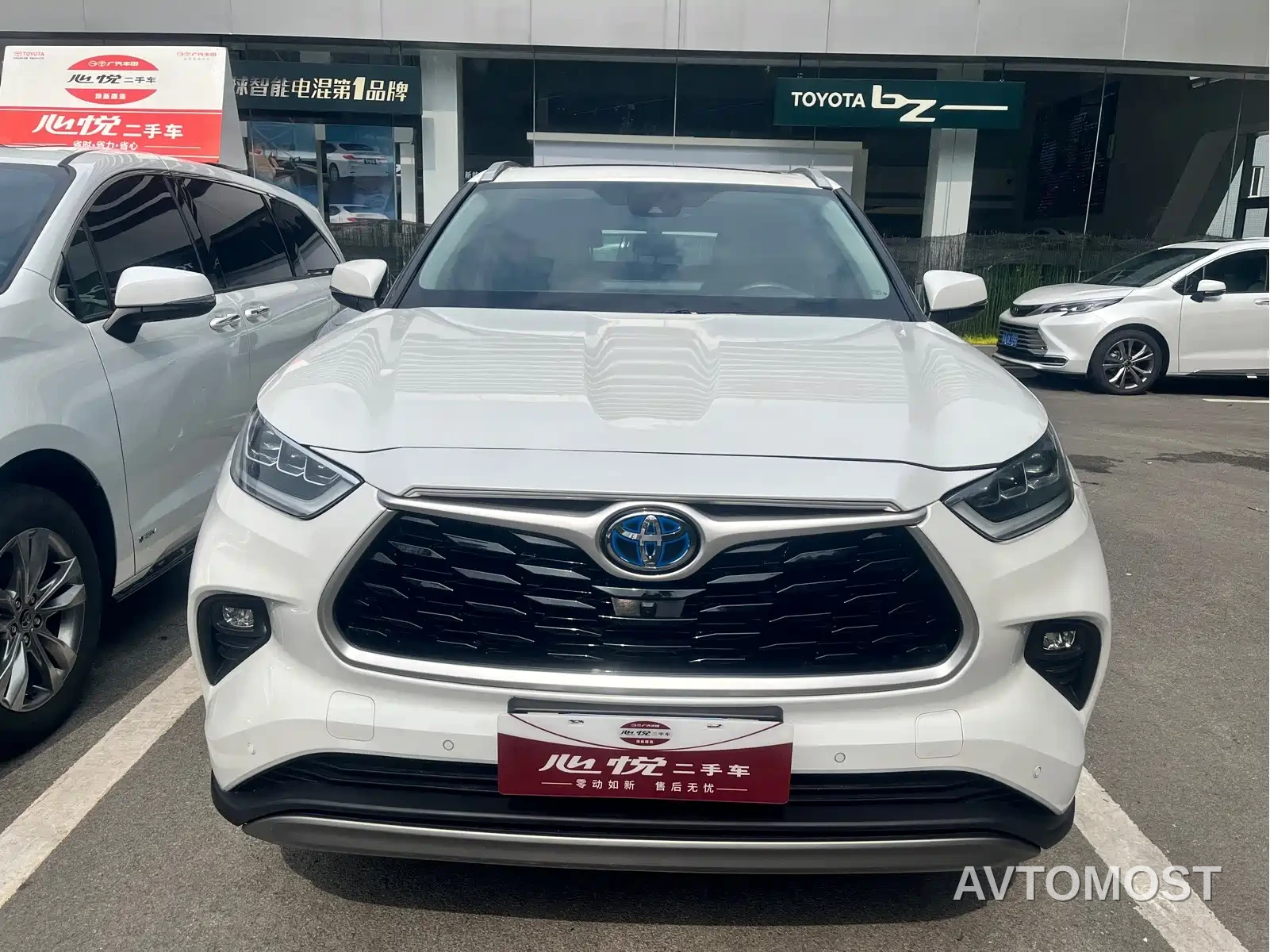 Toyota Highlander 2022 Model Dual Engine 2.5L 4WD Premium Edition 7-Seater — фото 2