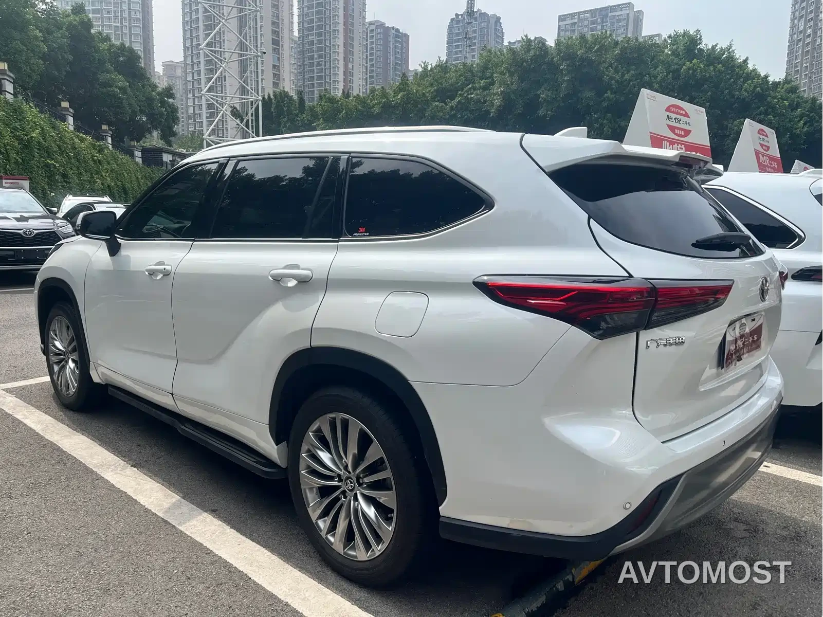 Toyota Highlander 2022 Model Dual Engine 2.5L 4WD Premium Edition 7-Seater — фото 4