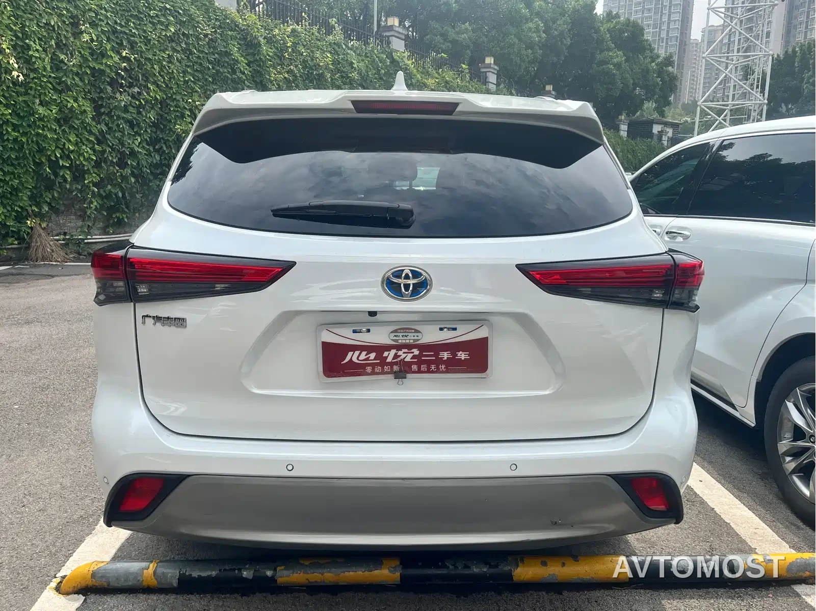 Toyota Highlander 2022 Model Dual Engine 2.5L 4WD Premium Edition 7-Seater — фото 5