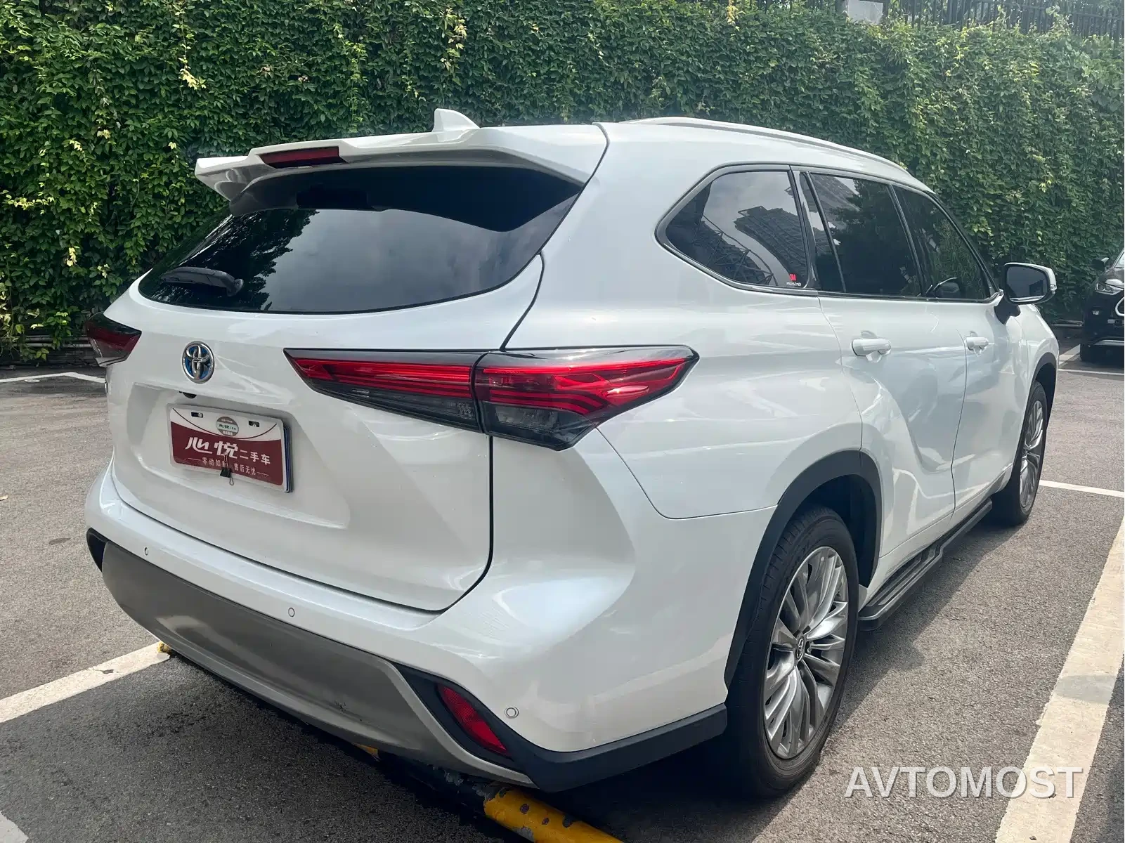 Toyota Highlander 2022 Model Dual Engine 2.5L 4WD Premium Edition 7-Seater — фото 6