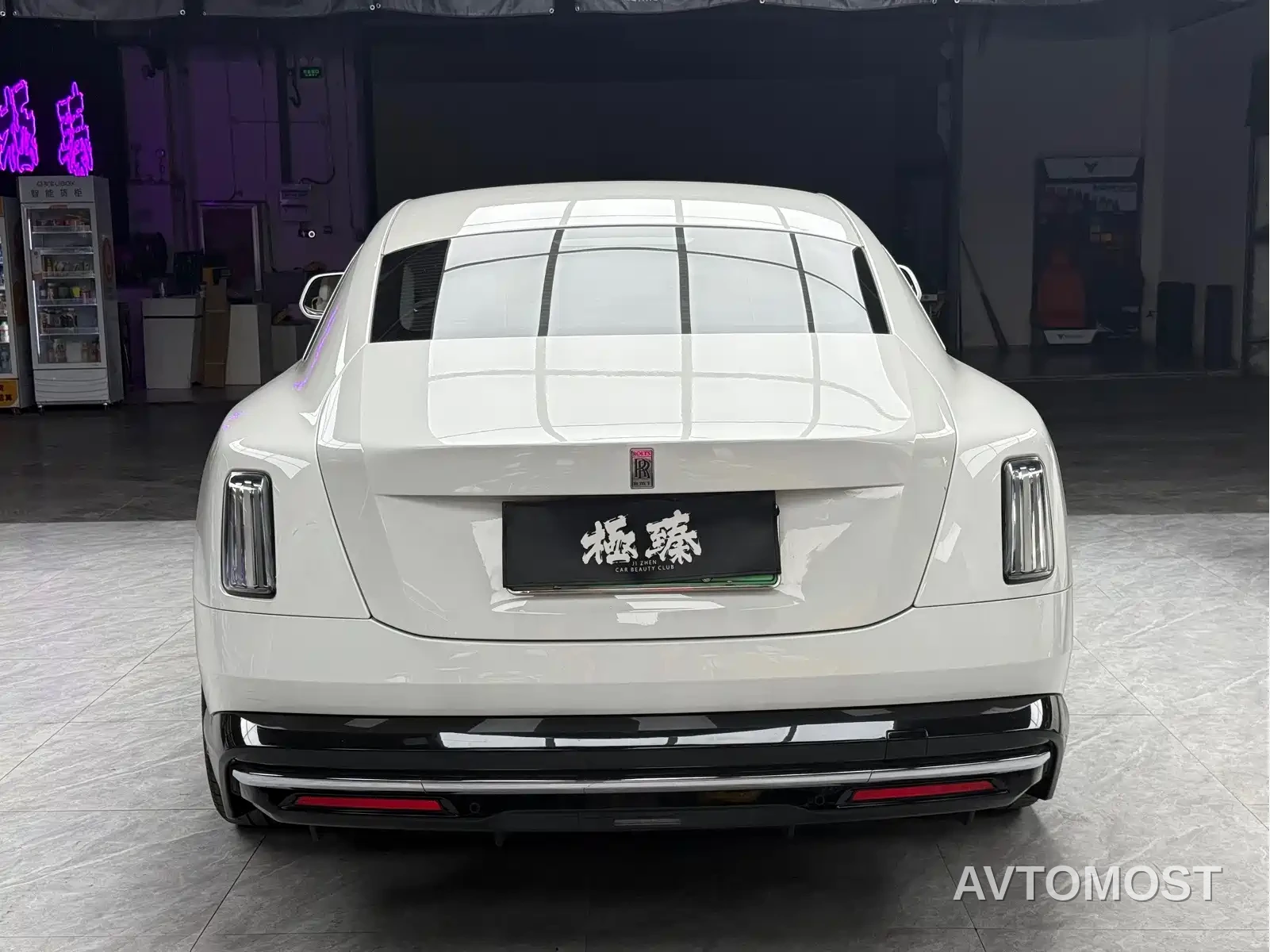 Rolls-Royce Spectre 2024 Standard Model — фото 3