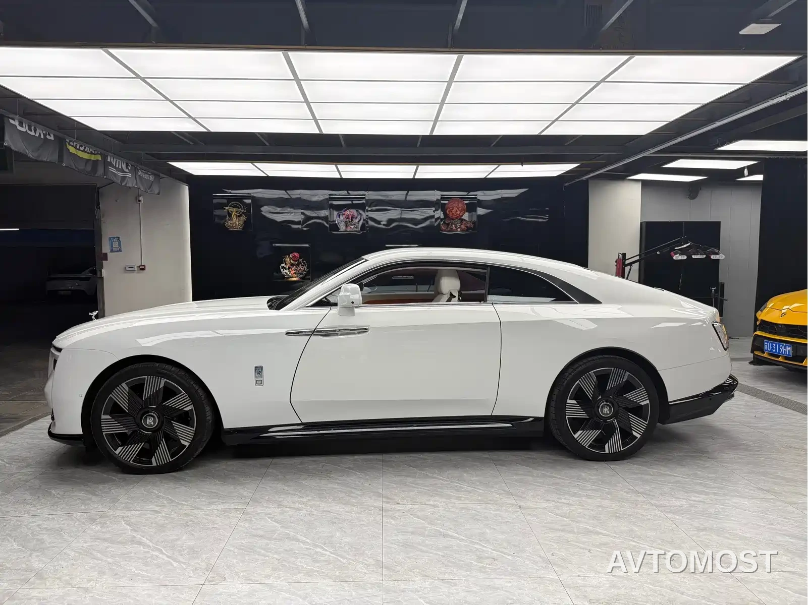 Rolls-Royce Spectre 2024 Standard Model — фото 5