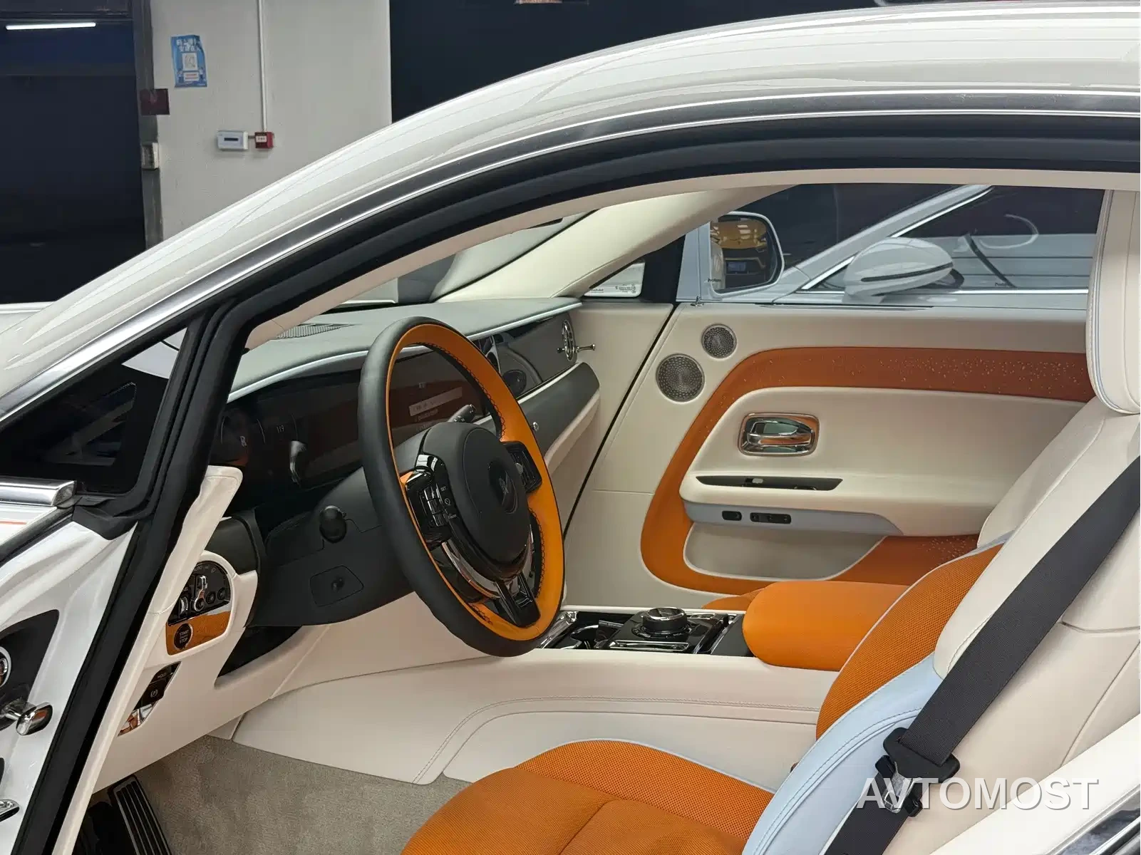 Rolls-Royce Spectre 2024 Standard Model — фото 6