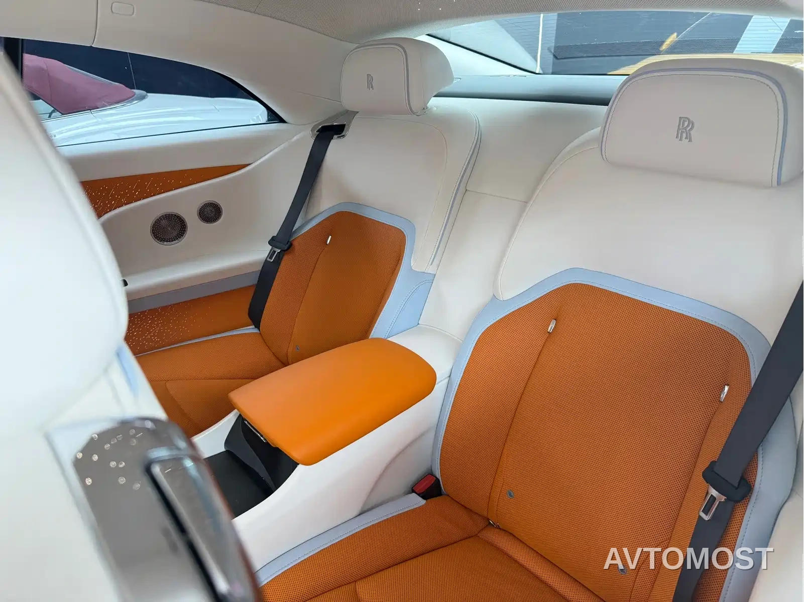 Rolls-Royce Spectre 2024 Standard Model — фото 7
