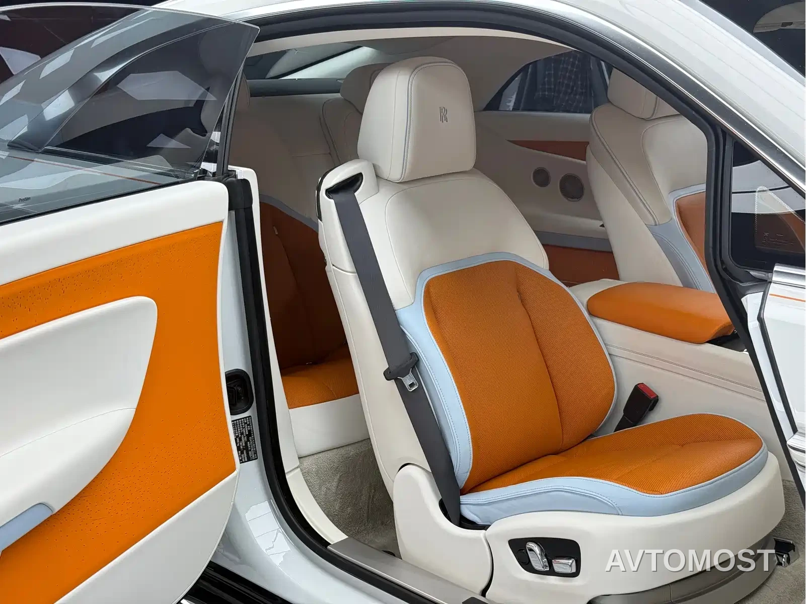 Rolls-Royce Spectre 2024 Standard Model — фото 10