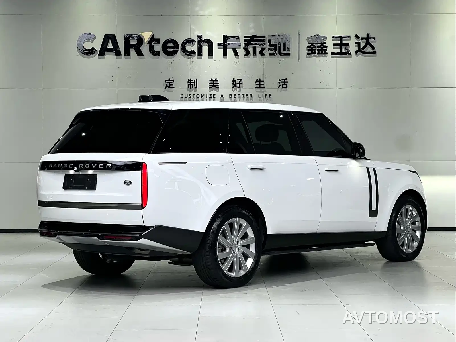 Land Rover Range Rover 2023 3.0 L6 400PS Golden Age 7-Seater Long Wheelbase — фото 3