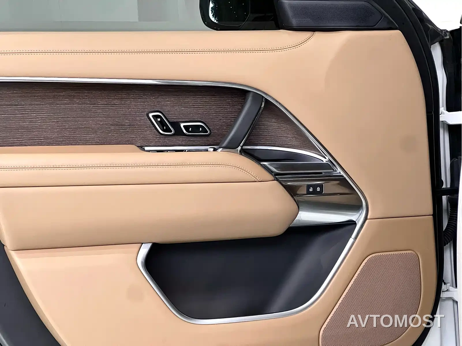 Land Rover Range Rover 2023 3.0 L6 400PS Golden Age 7-Seater Long Wheelbase — фото 13