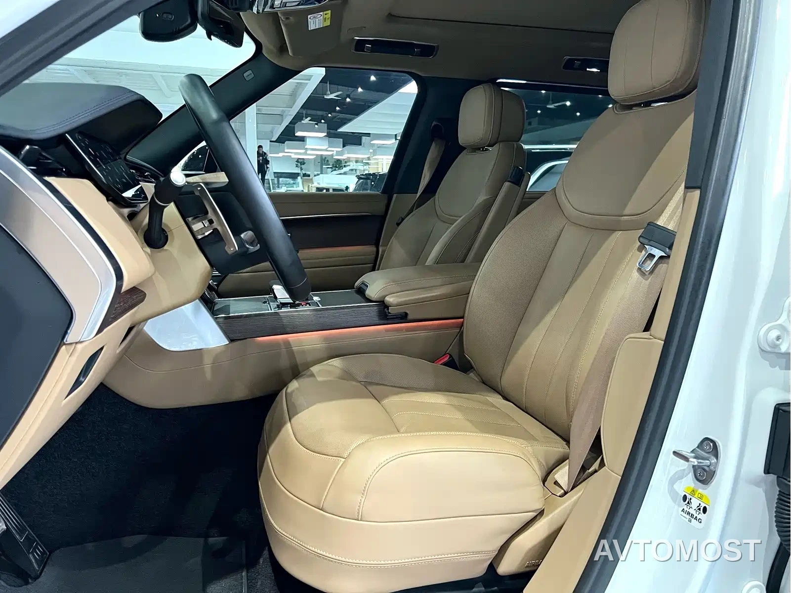 Land Rover Range Rover 2023 3.0 L6 400PS Golden Age 7-Seater Long Wheelbase — фото 14