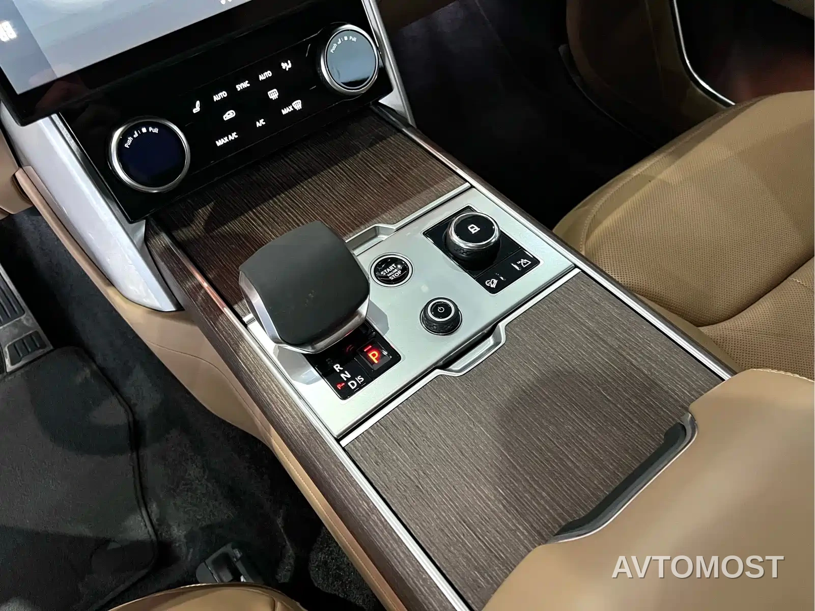 Land Rover Range Rover 2023 3.0 L6 400PS Golden Age 7-Seater Long Wheelbase — фото 18