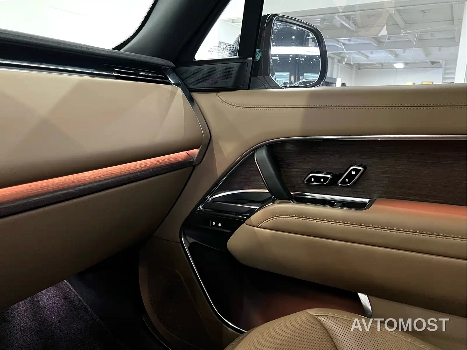 Land Rover Range Rover 2023 3.0 L6 400PS Golden Age 7-Seater Long Wheelbase — фото 20