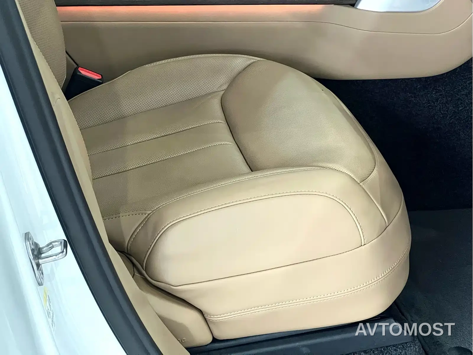 Land Rover Range Rover 2023 3.0 L6 400PS Golden Age 7-Seater Long Wheelbase — фото 21