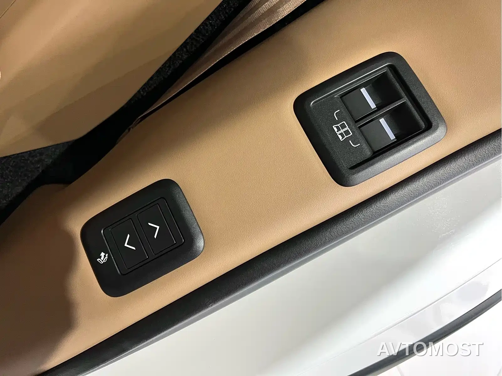 Land Rover Range Rover 2023 3.0 L6 400PS Golden Age 7-Seater Long Wheelbase — фото 29