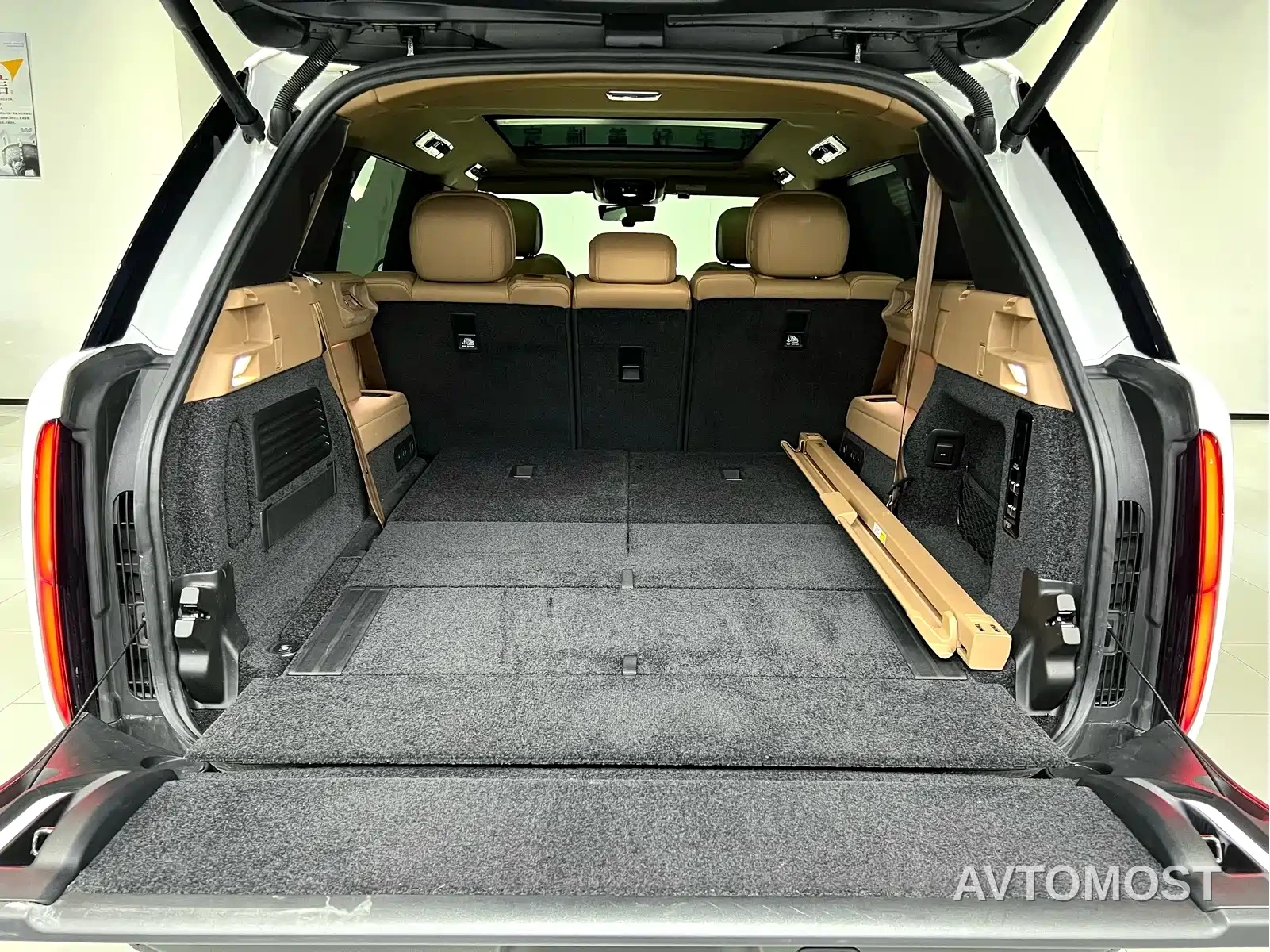 Land Rover Range Rover 2023 3.0 L6 400PS Golden Age 7-Seater Long Wheelbase — фото 32