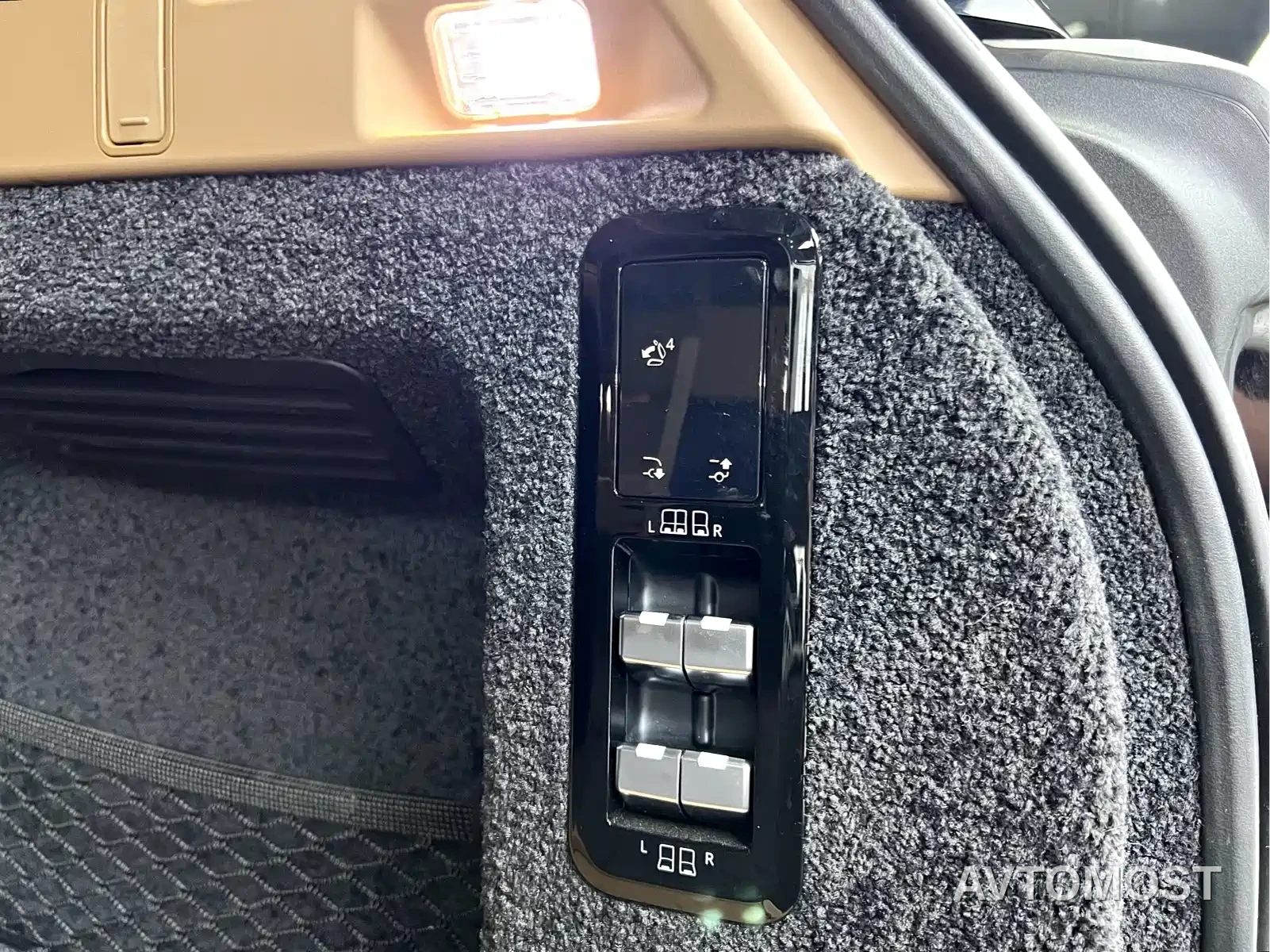 Land Rover Range Rover 2023 3.0 L6 400PS Golden Age 7-Seater Long Wheelbase — фото 33
