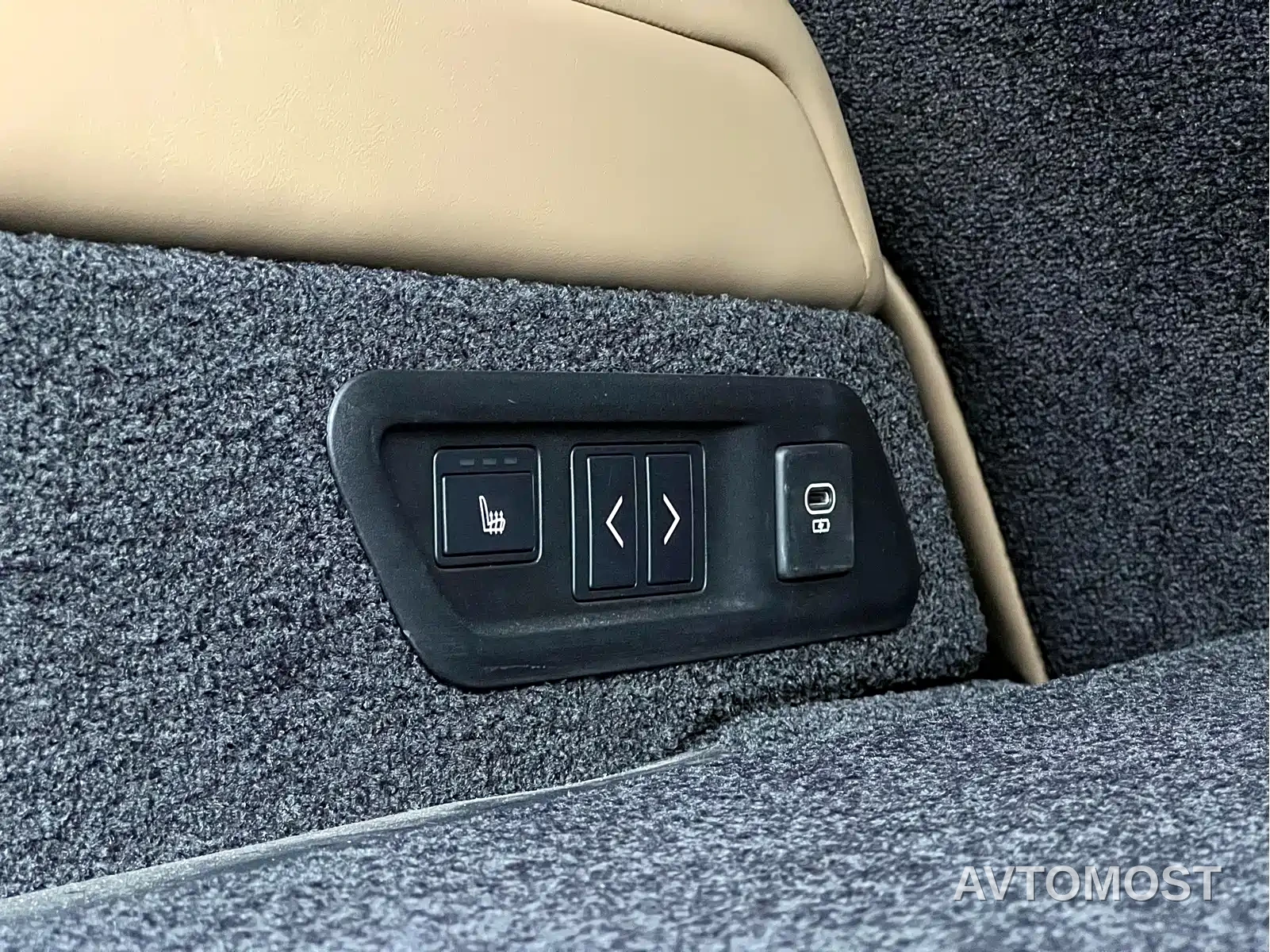 Land Rover Range Rover 2023 3.0 L6 400PS Golden Age 7-Seater Long Wheelbase — фото 34