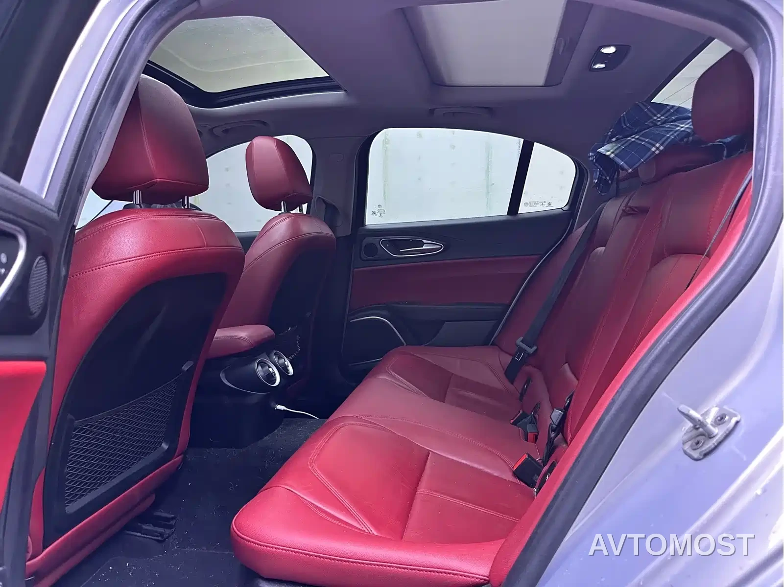 Alfa Romeo Giulia 2021 2.0T 280HP Luxury — фото 7