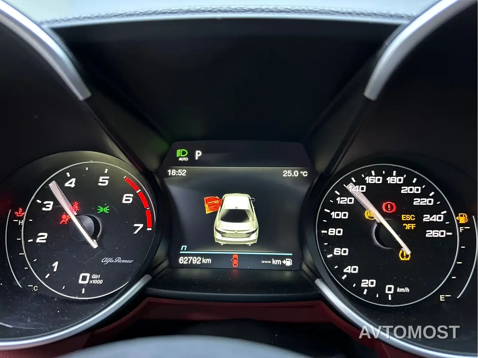 Alfa Romeo Giulia 2021 2.0T 280HP Luxury — фото 9