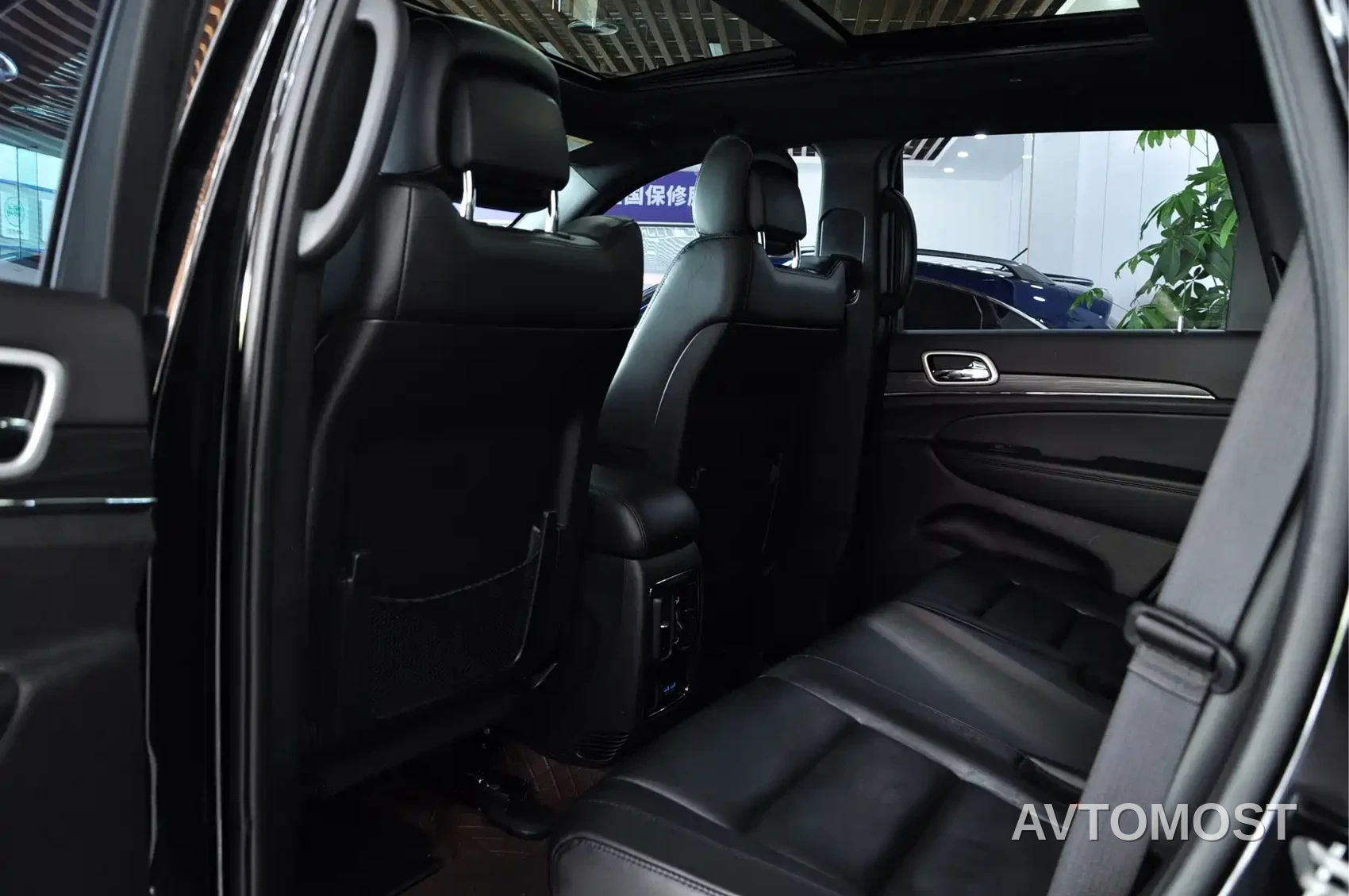 Jeep Grand Cherokee (Import) 2020 3.6L Elite Navigation Edition — фото 5