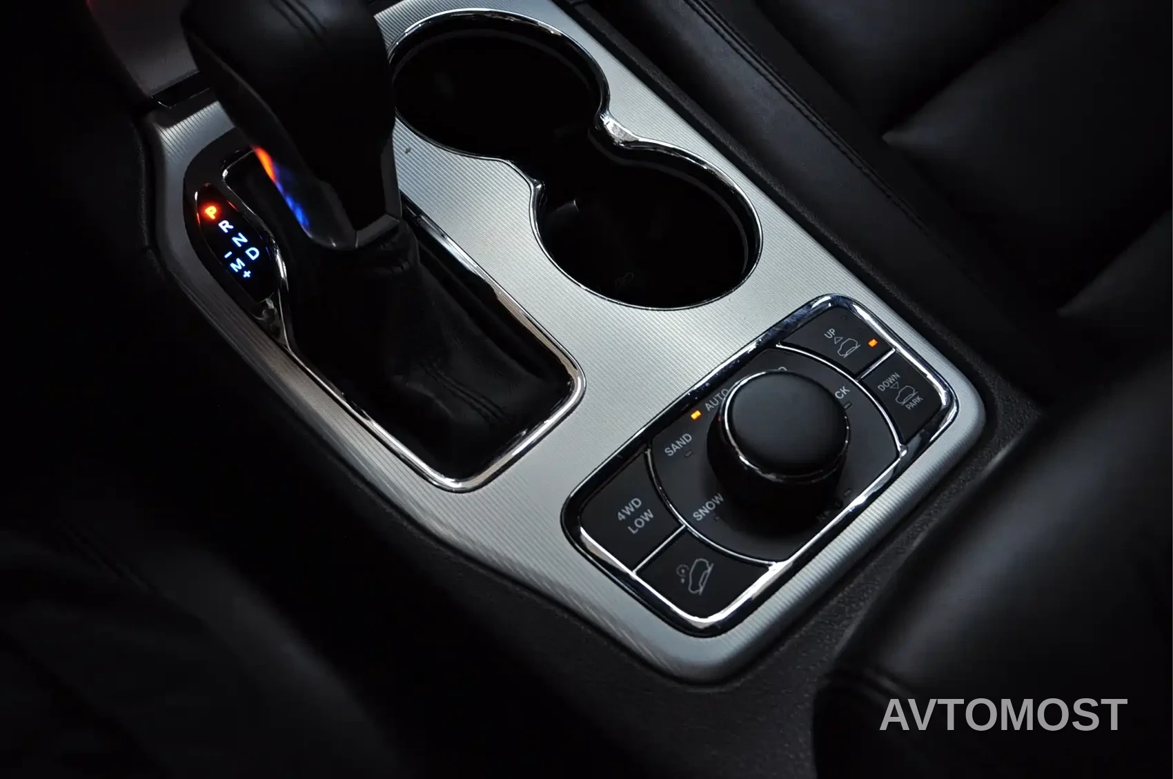 Jeep Grand Cherokee (Import) 2020 3.6L Elite Navigation Edition — фото 10