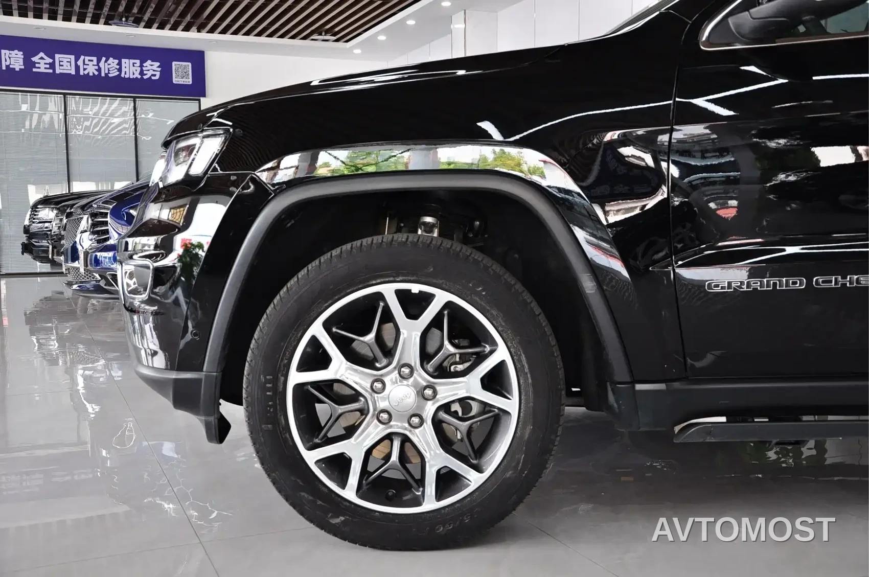 Jeep Grand Cherokee (Import) 2020 3.6L Elite Navigation Edition — фото 14