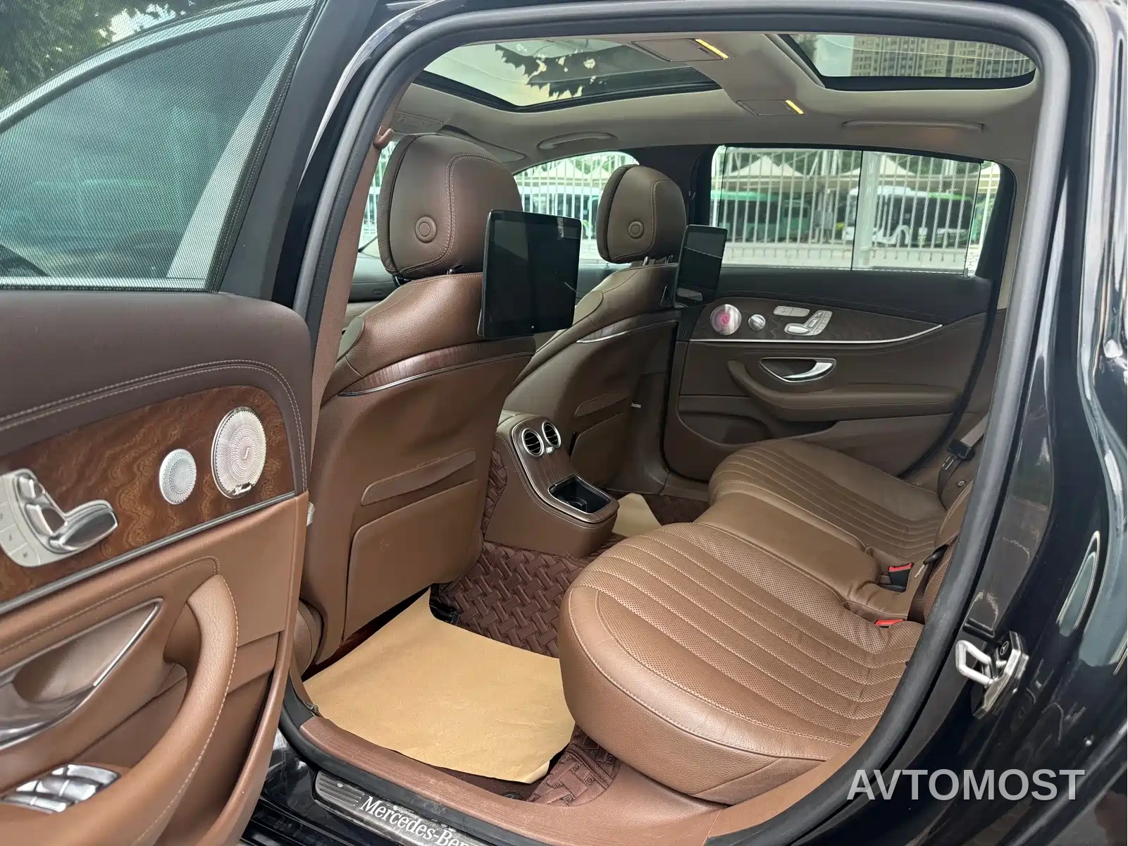 Mercedes-Benz E-Class 2021 E 300 L Premium — фото 6