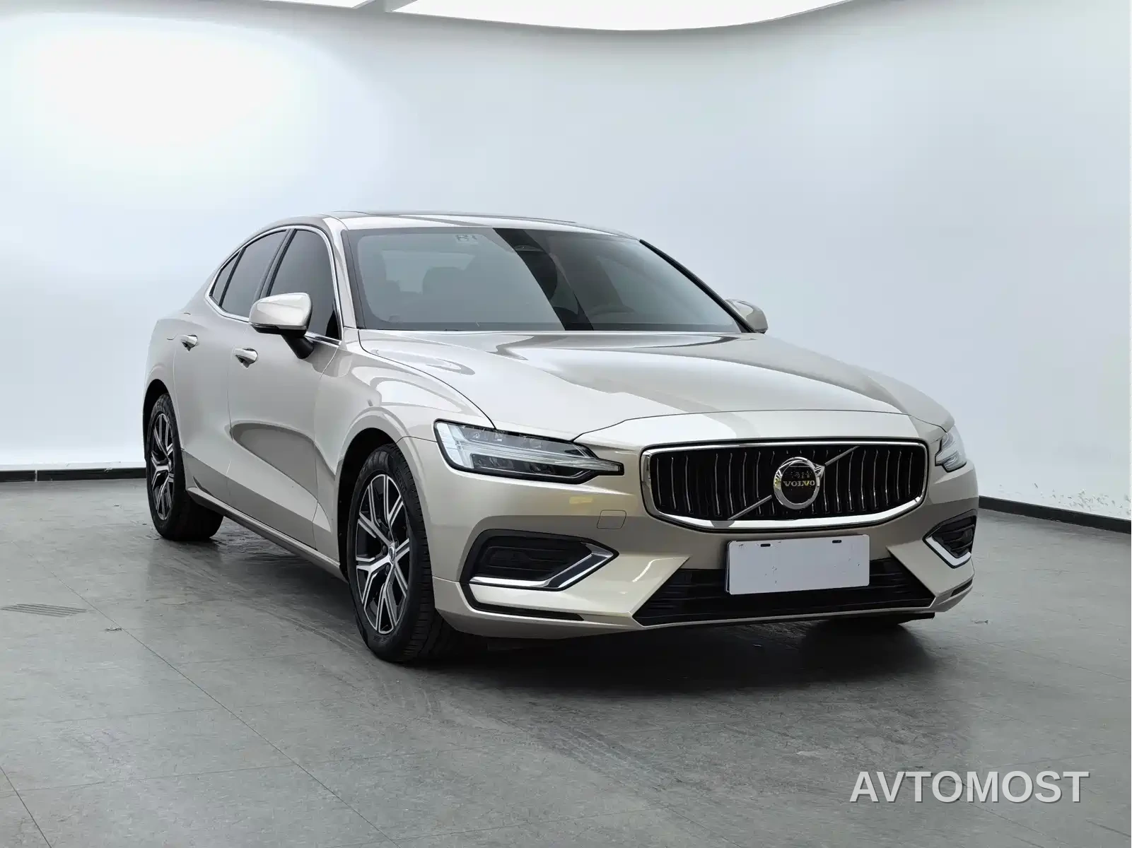 Volvo S60 2023 B4 Smart Comfort Luxury Edition — фото 3