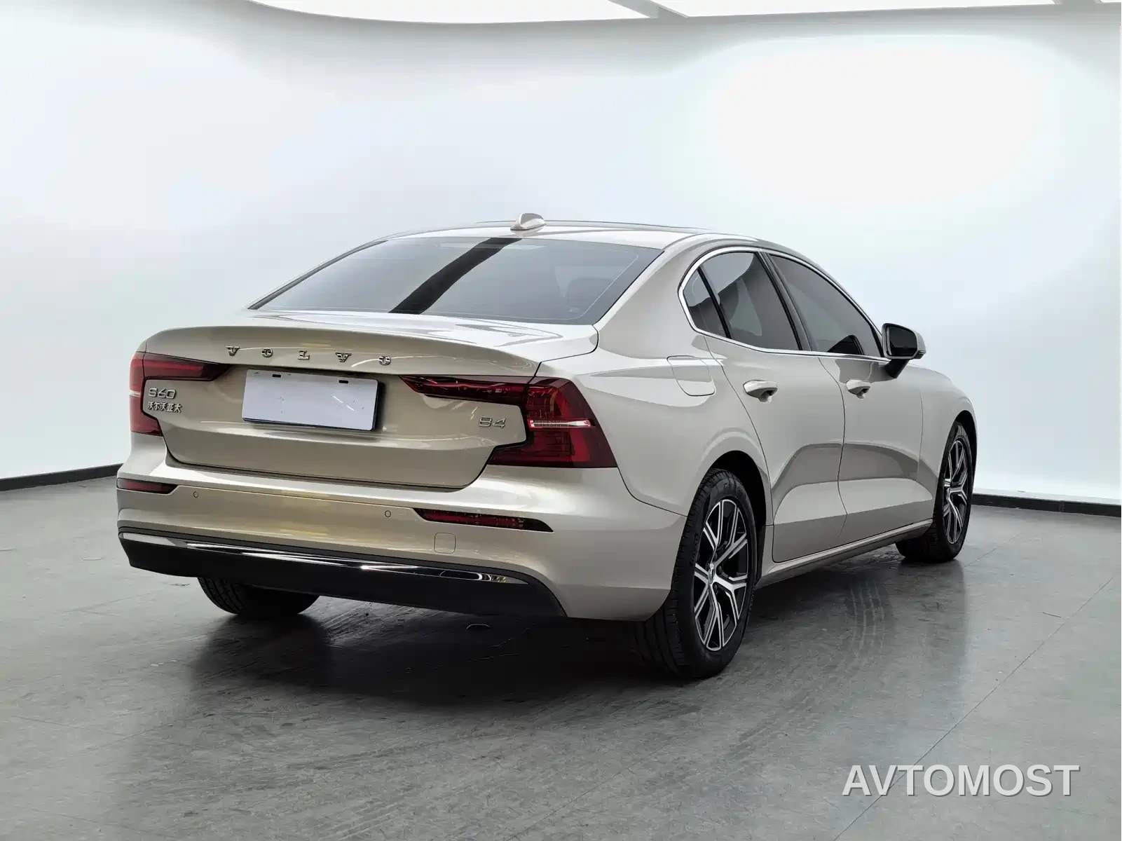 Volvo S60 2023 B4 Smart Comfort Luxury Edition — фото 4