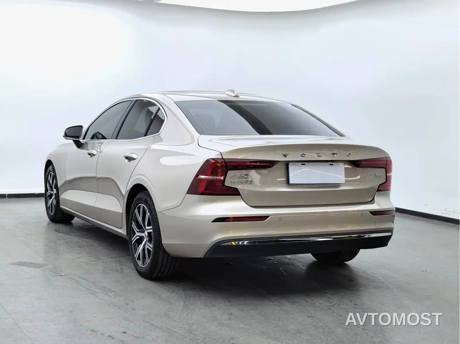 Volvo S60 2023 B4 Smart Comfort Luxury Edition — фото 6