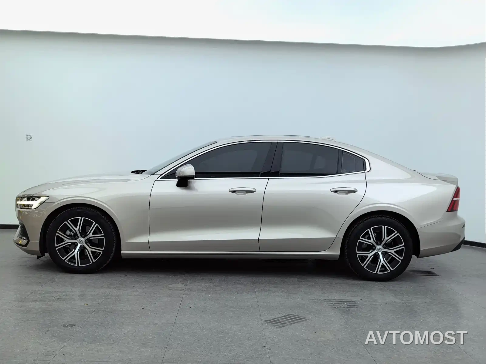 Volvo S60 2023 B4 Smart Comfort Luxury Edition — фото 7