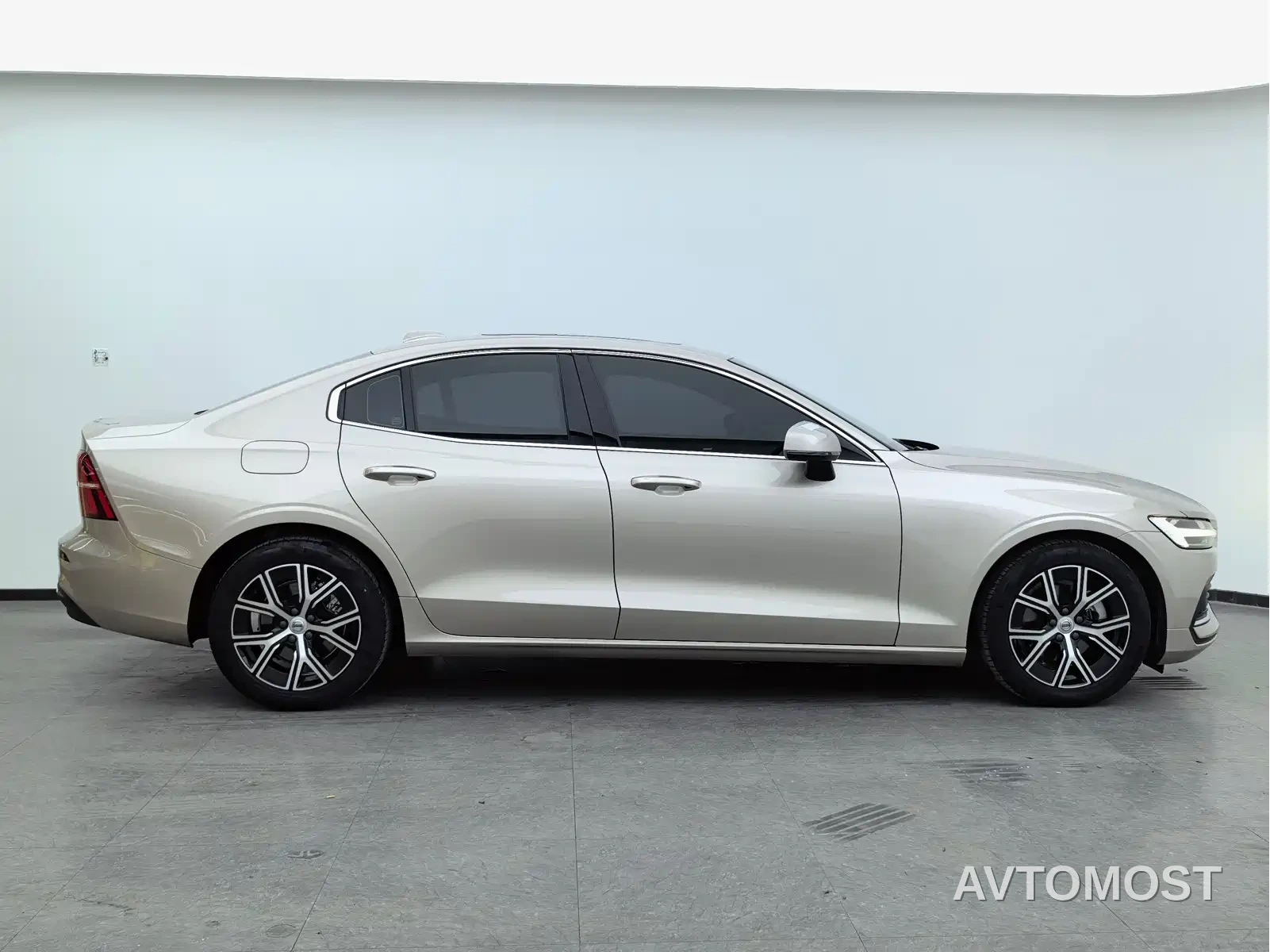Volvo S60 2023 B4 Smart Comfort Luxury Edition — фото 8