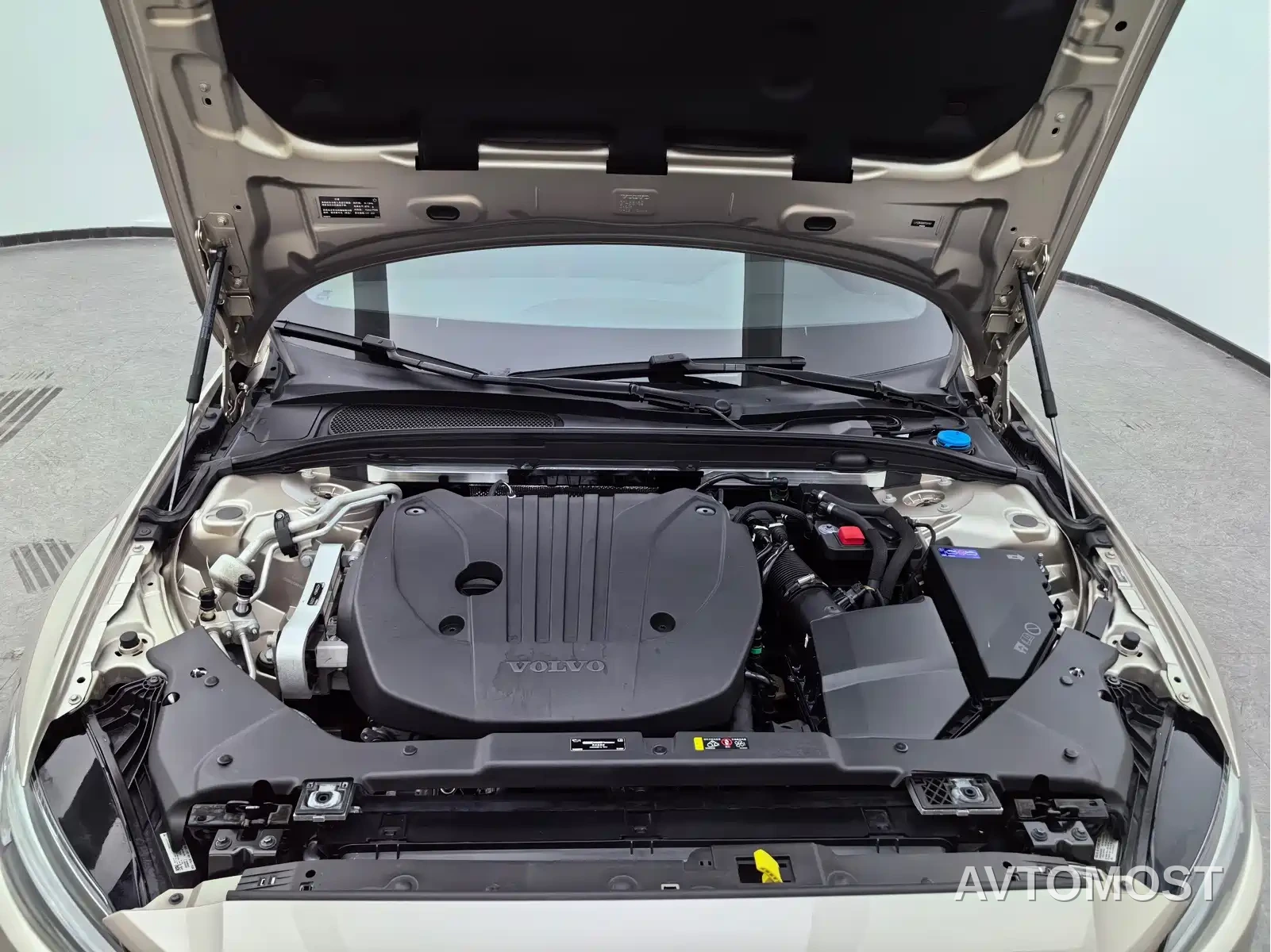 Volvo S60 2023 B4 Smart Comfort Luxury Edition — фото 9