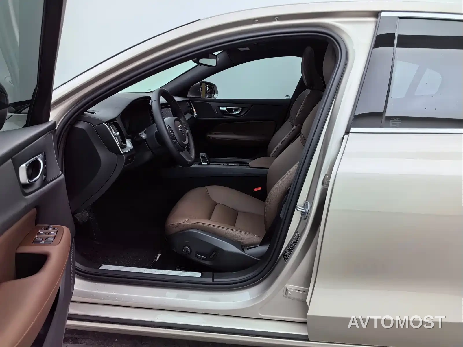 Volvo S60 2023 B4 Smart Comfort Luxury Edition — фото 16