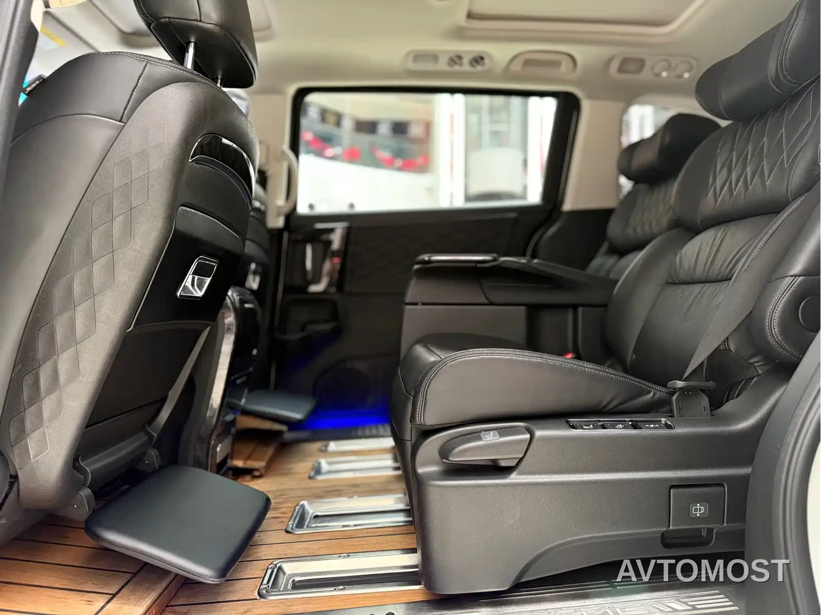 Honda Elysion 2019 2.0L Hybrid Luxury Edition — фото 4