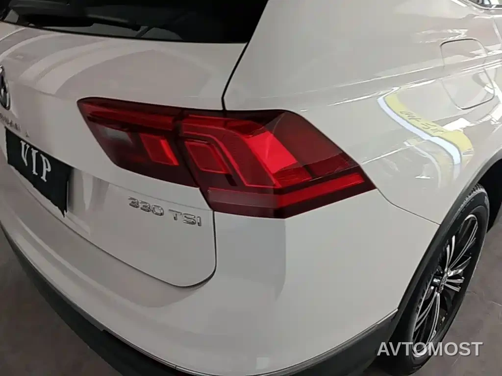 Volkswagen Tiguan L 2021 330TSI Automatic 2WD Smart — фото 6