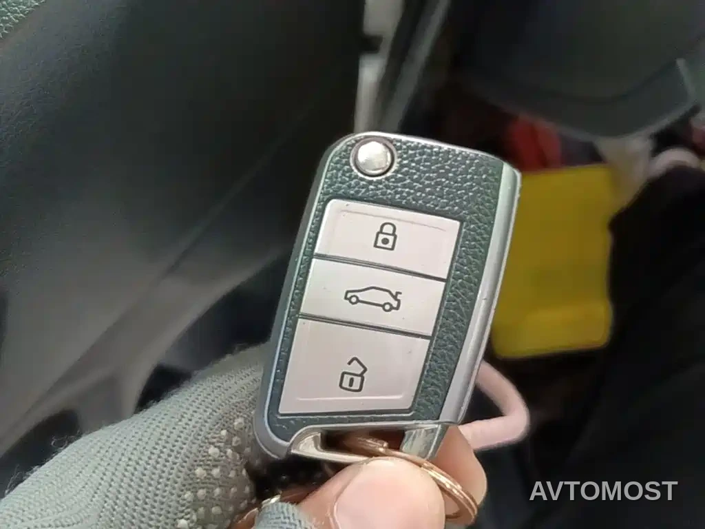 Volkswagen Tiguan L 2021 330TSI Automatic 2WD Smart — фото 7