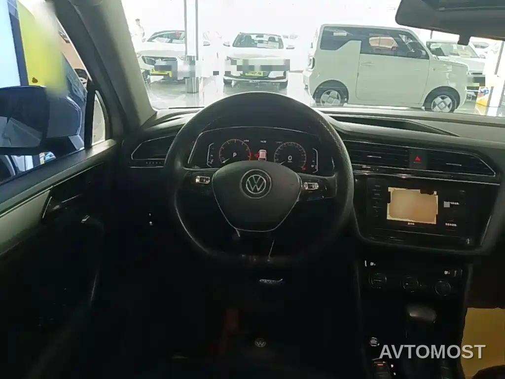 Volkswagen Tiguan L 2021 330TSI Automatic 2WD Smart — фото 8