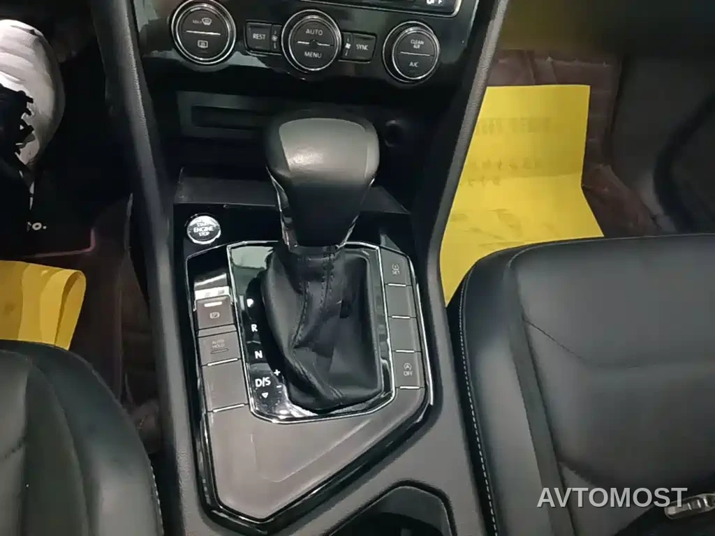 Volkswagen Tiguan L 2021 330TSI Automatic 2WD Smart — фото 11