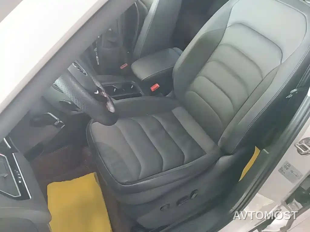 Volkswagen Tiguan L 2021 330TSI Automatic 2WD Smart — фото 12