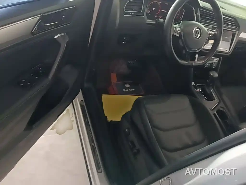 Volkswagen Tiguan L 2021 330TSI Automatic 2WD Smart — фото 13