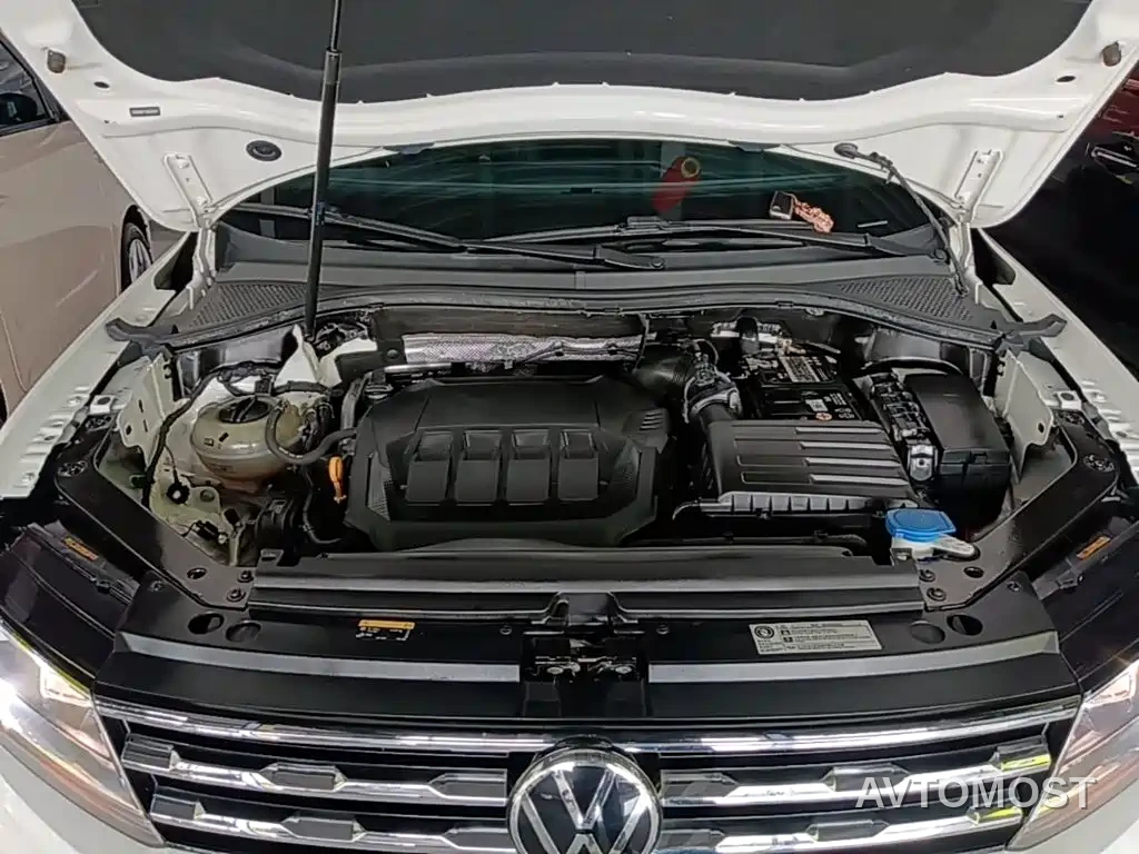 Volkswagen Tiguan L 2021 330TSI Automatic 2WD Smart — фото 17
