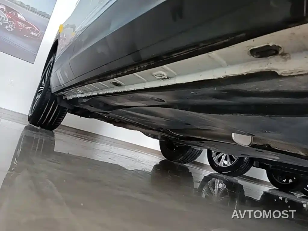 Volkswagen Tiguan L 2021 330TSI Automatic 2WD Smart — фото 18