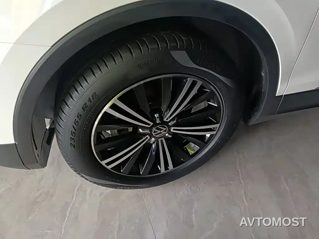 Volkswagen Tiguan L 2021 330TSI Automatic 2WD Smart — фото 20