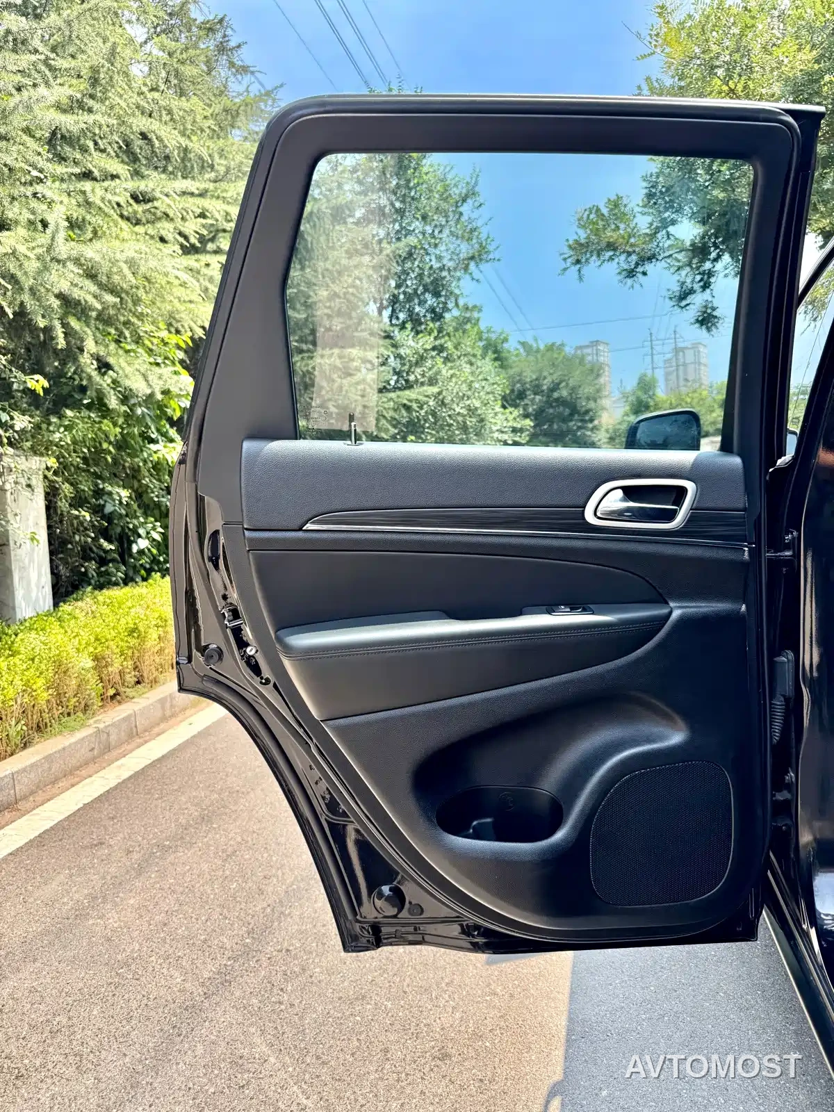 Jeep Grand Cherokee (Import) 2021 3.0L 80th Anniversary Edition — фото 11