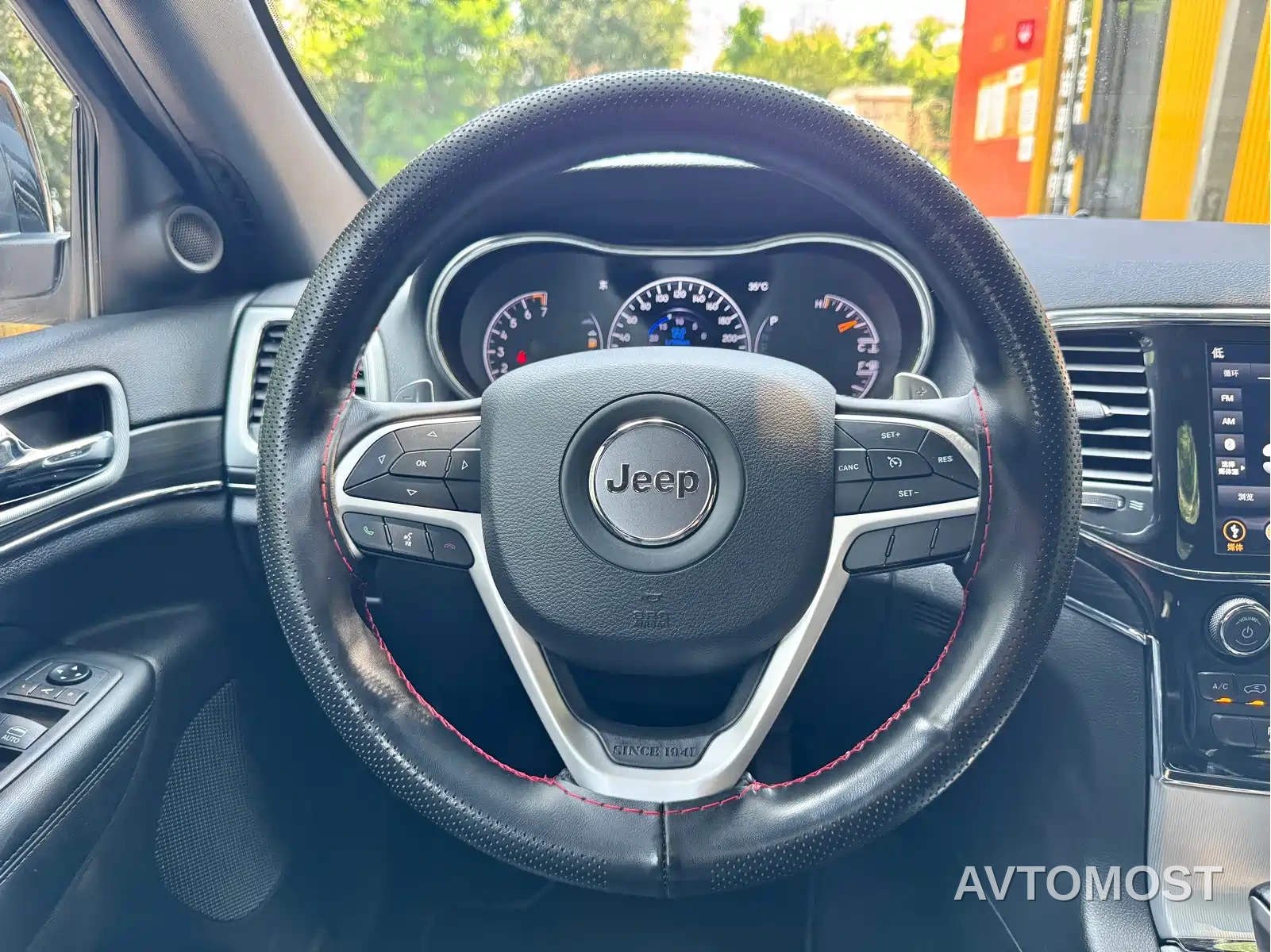 Jeep Grand Cherokee (Import) 2021 3.0L 80th Anniversary Edition — фото 15