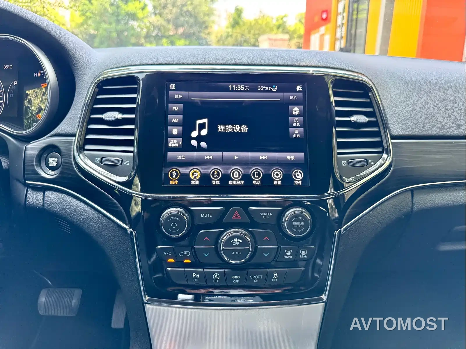 Jeep Grand Cherokee (Import) 2021 3.0L 80th Anniversary Edition — фото 16
