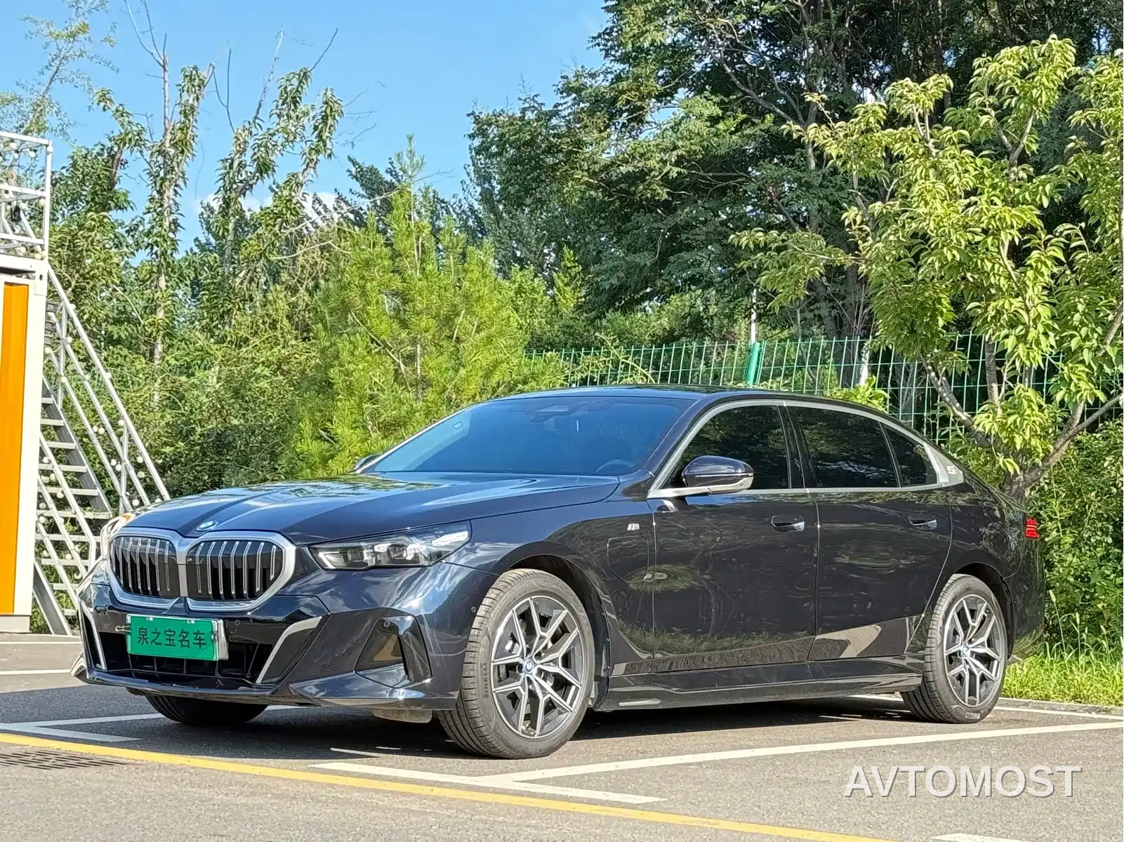 BMW i5 2024 eDrive 35L Premium Model M Sport Package — фото 1