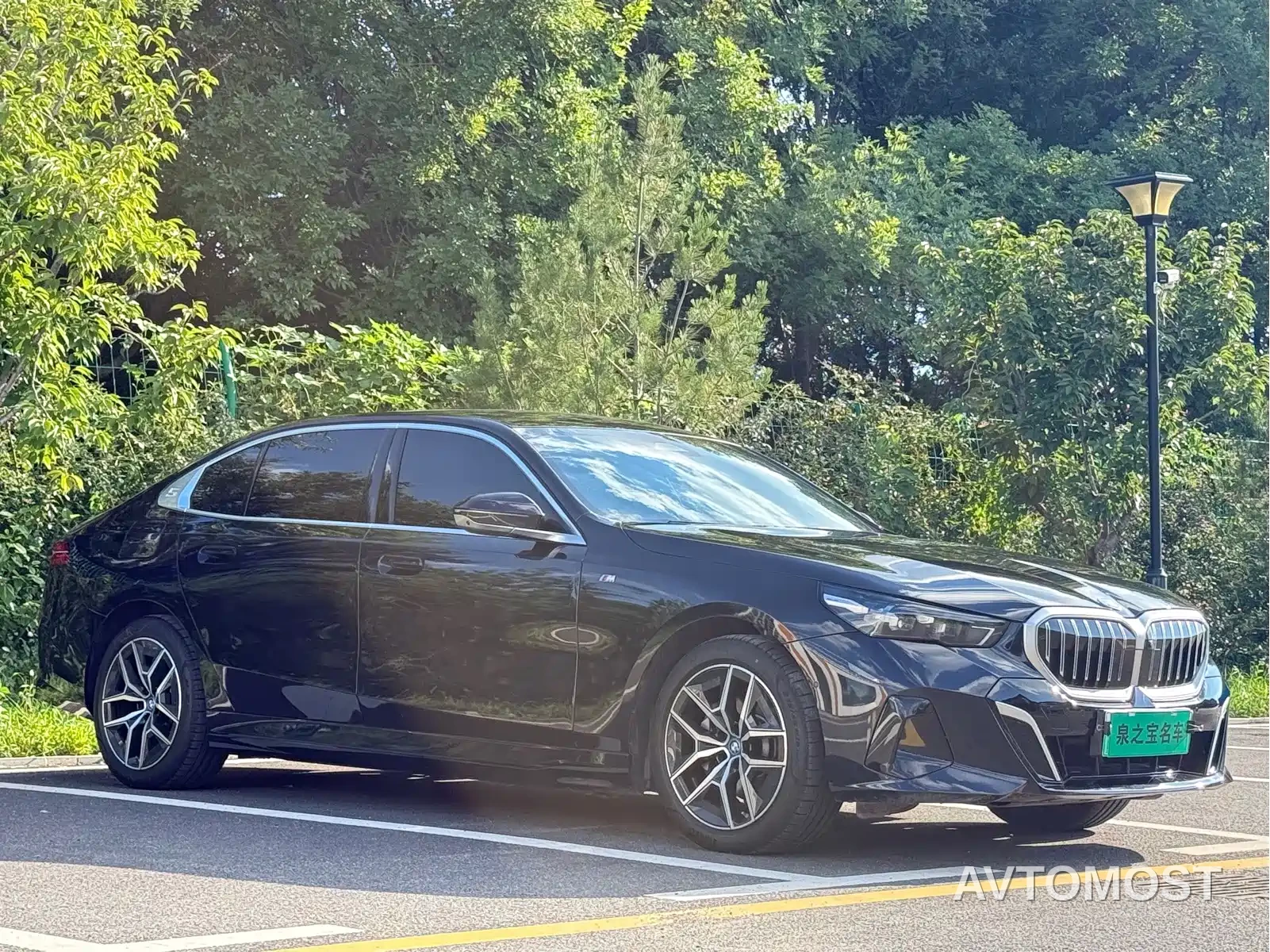 BMW i5 2024 eDrive 35L Premium Model M Sport Package — фото 3