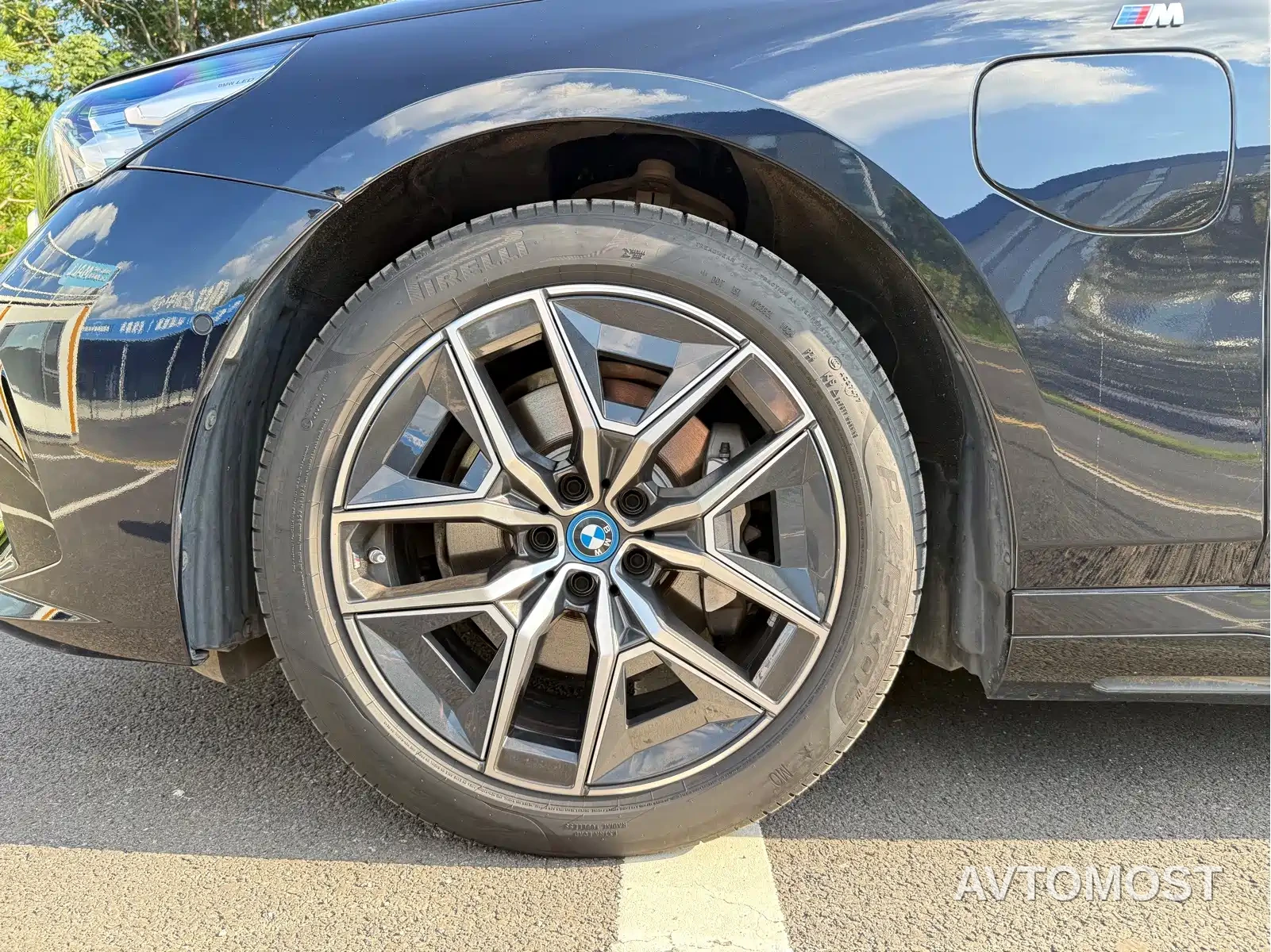 BMW i5 2024 eDrive 35L Premium Model M Sport Package — фото 5